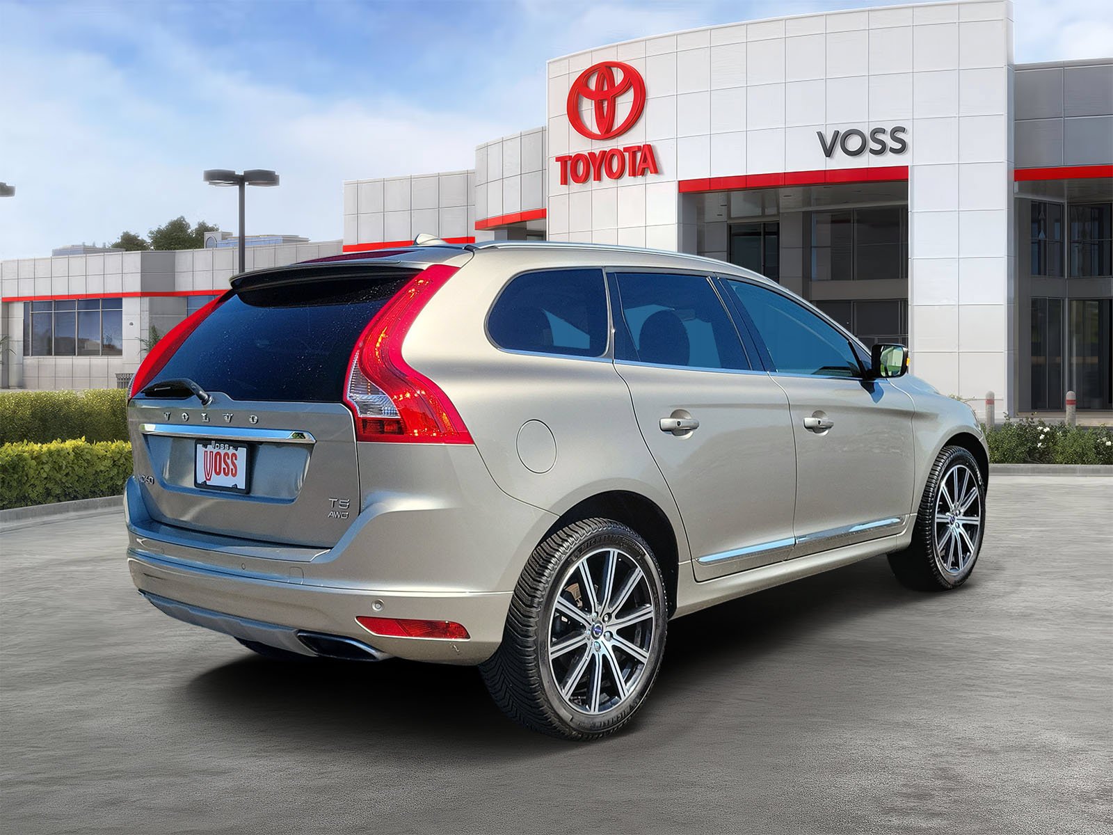 2016 Volvo XC60 T5 Platinum, photo 3 of 12