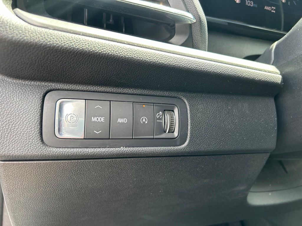 Used 2025 Summit White Chevrolet LT image 20