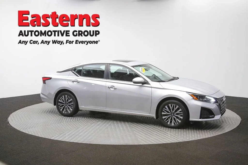Used 2023 Silver Nissan 2.5 SV image 50