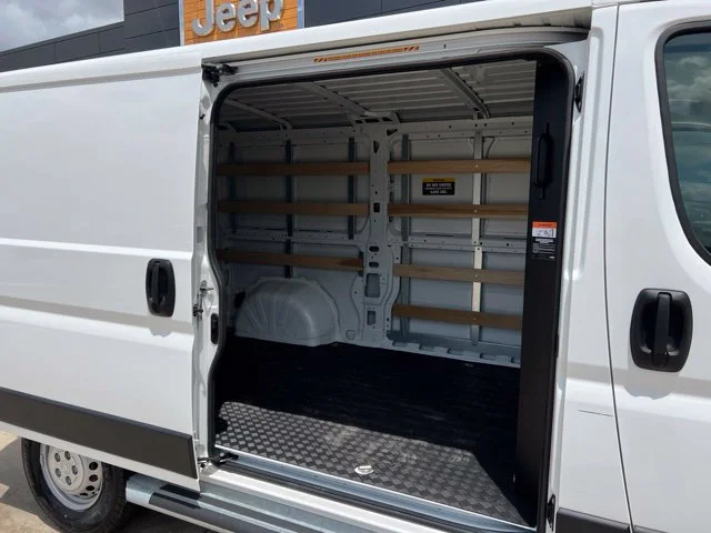 Used 2025 White Ram Base image 27