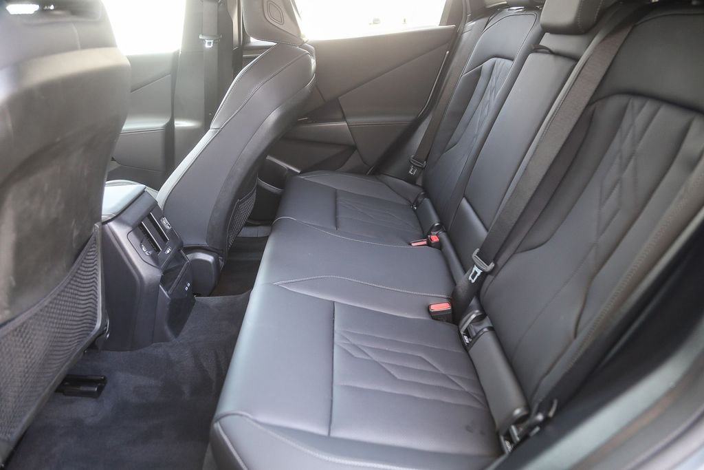 Used 2026 Skyscraper Grey Metallic BMW 30 xDrive image 15