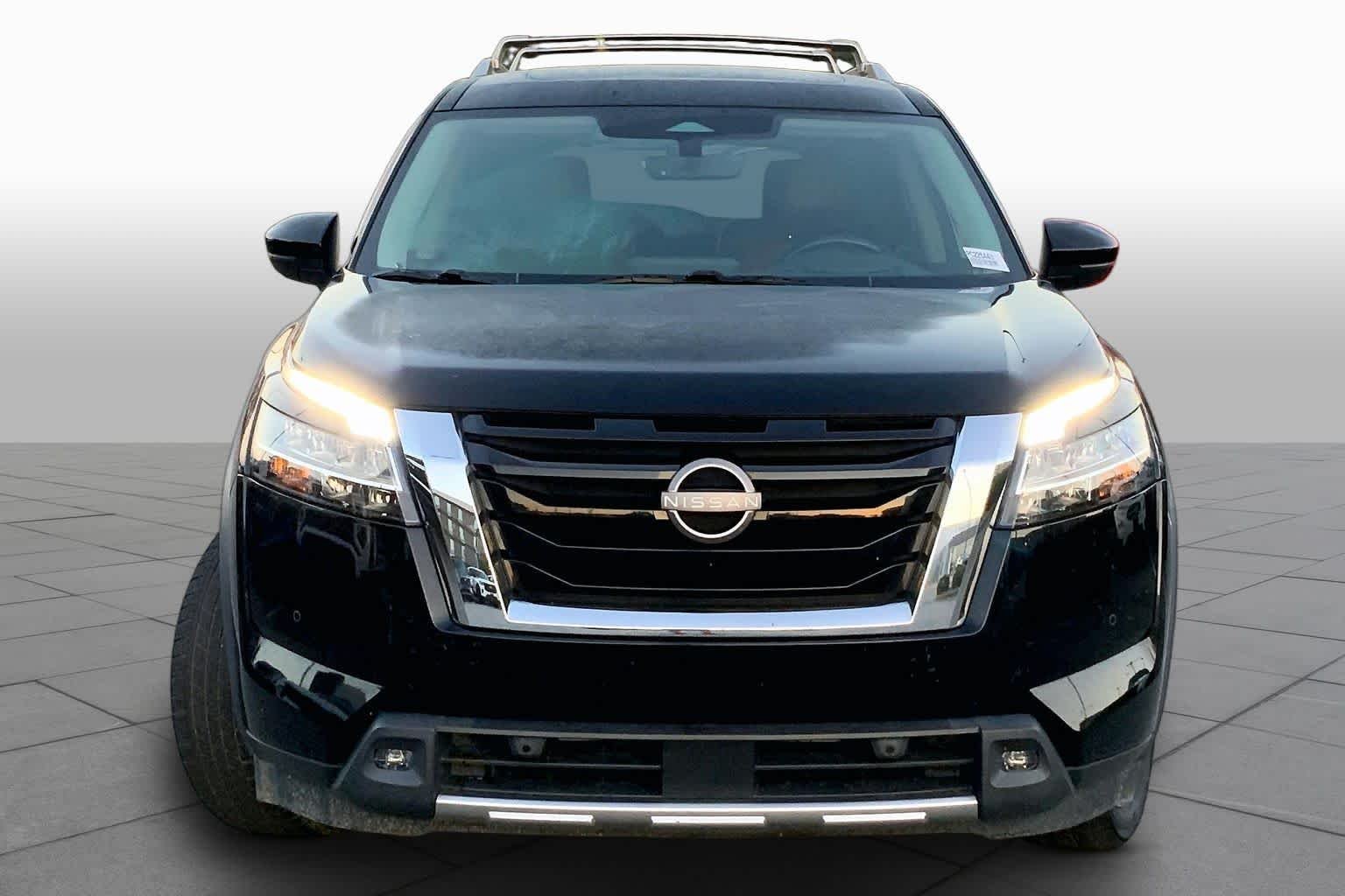 Used 2023 Super Black Nissan Platinum image 4
