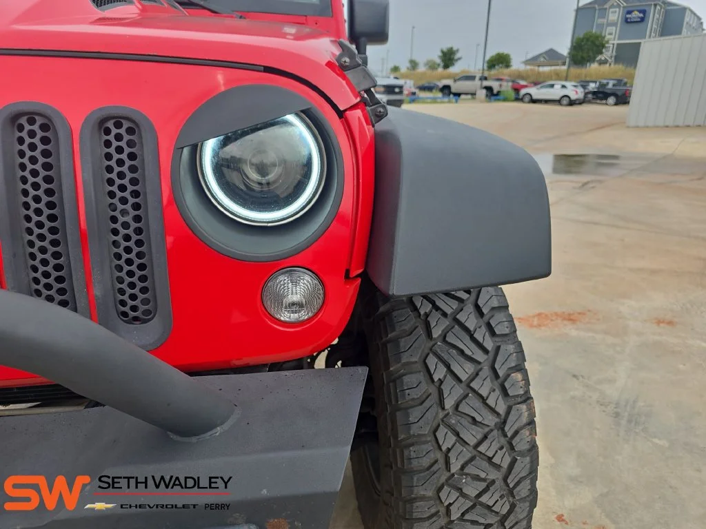 Used 2015 Red Jeep Sport image 28