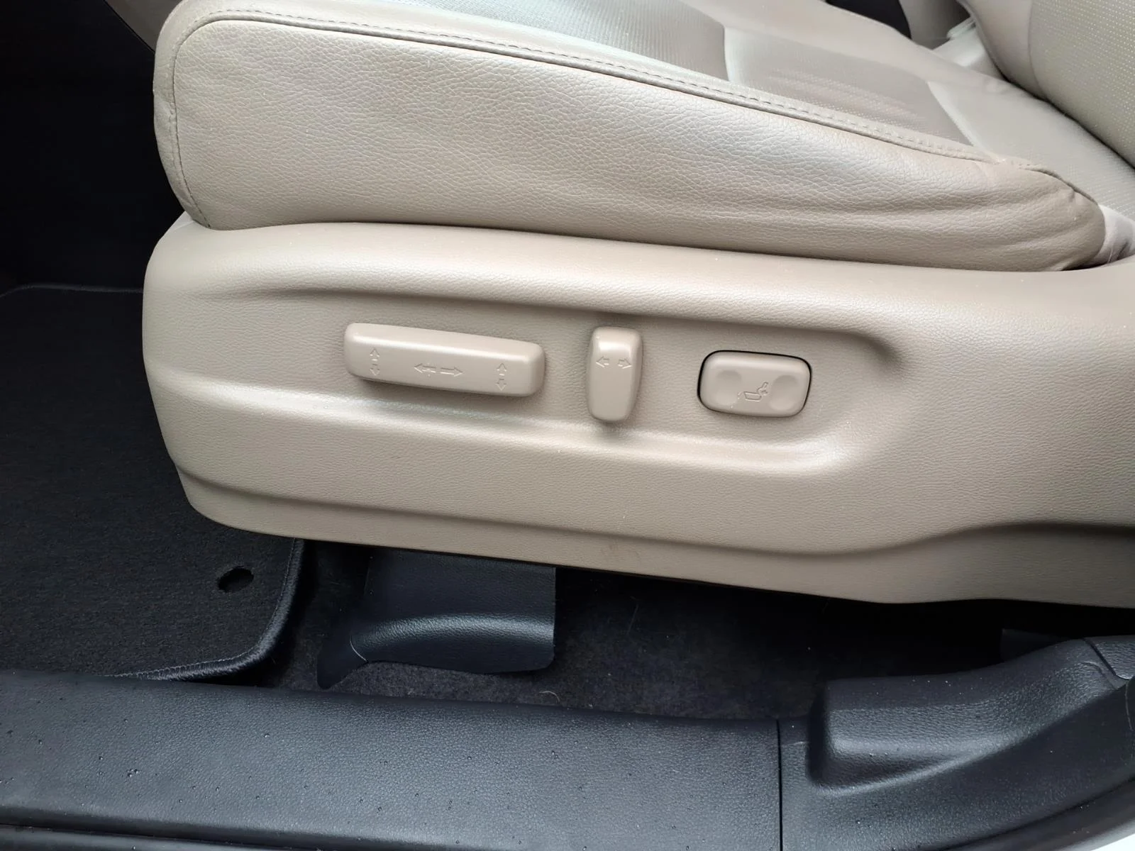 Used 2023 Platinum White Pearl Honda RTL image 16