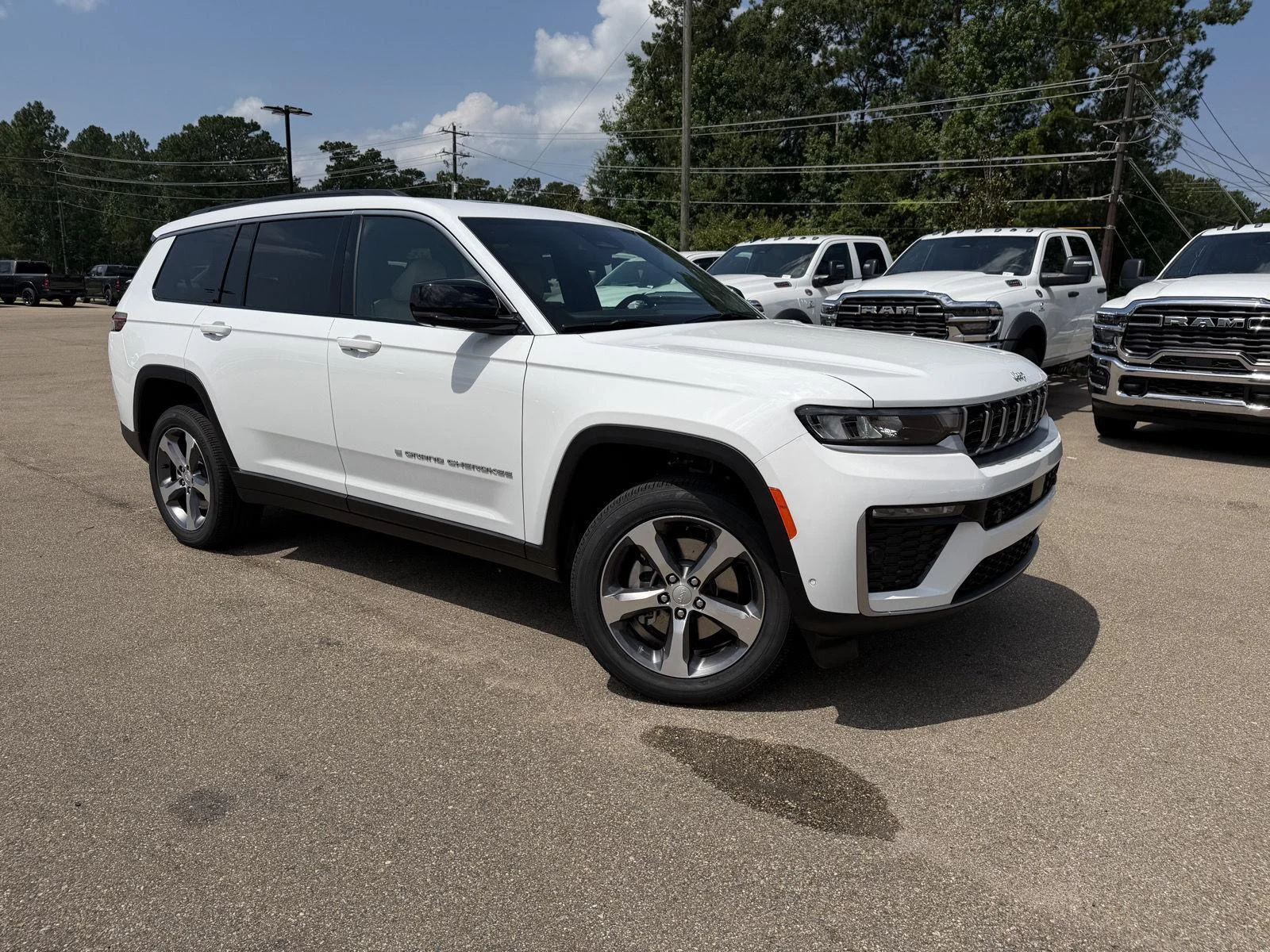 New 2026 Bright White Clear-Coat Exterior Paint Jeep Limited image 3