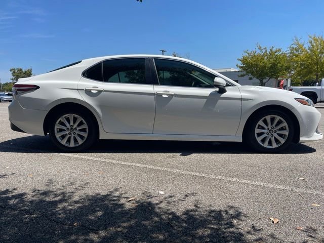 Used 2020 White Toyota LE image 10