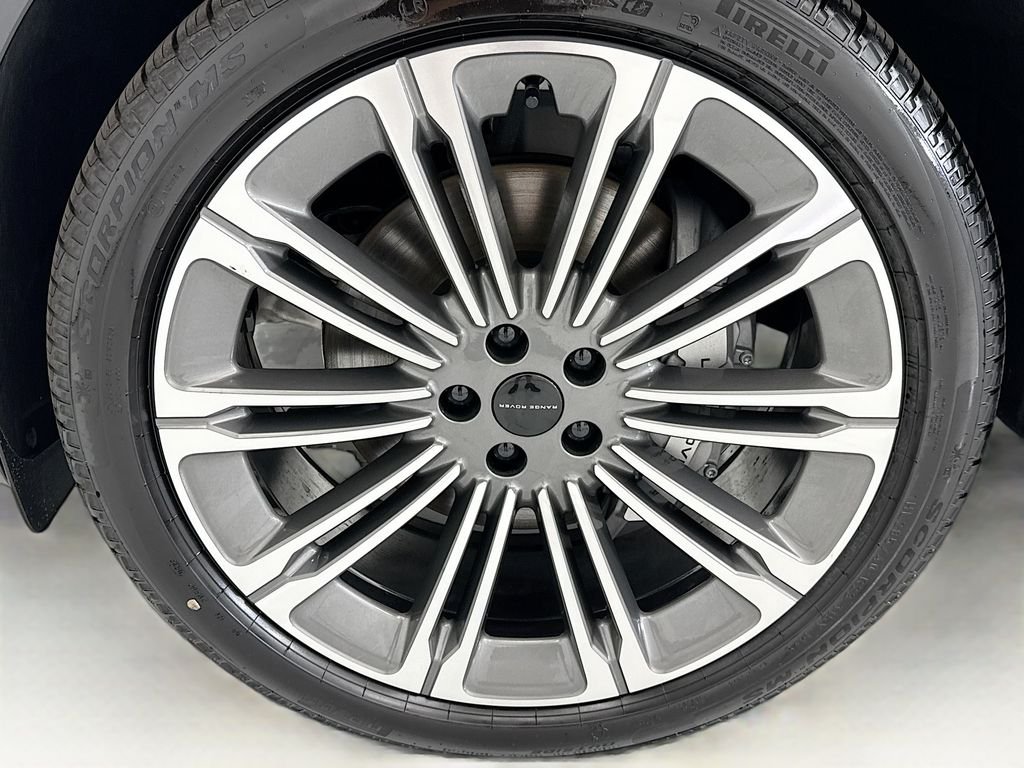 New 2026 Santorini Black Land Rover Dynamic SE image 29