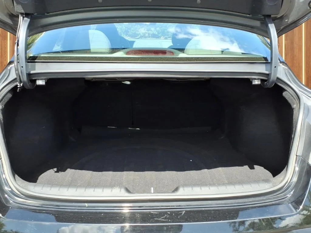 Used 2025 Black Hyundai SEL Convenience image 32