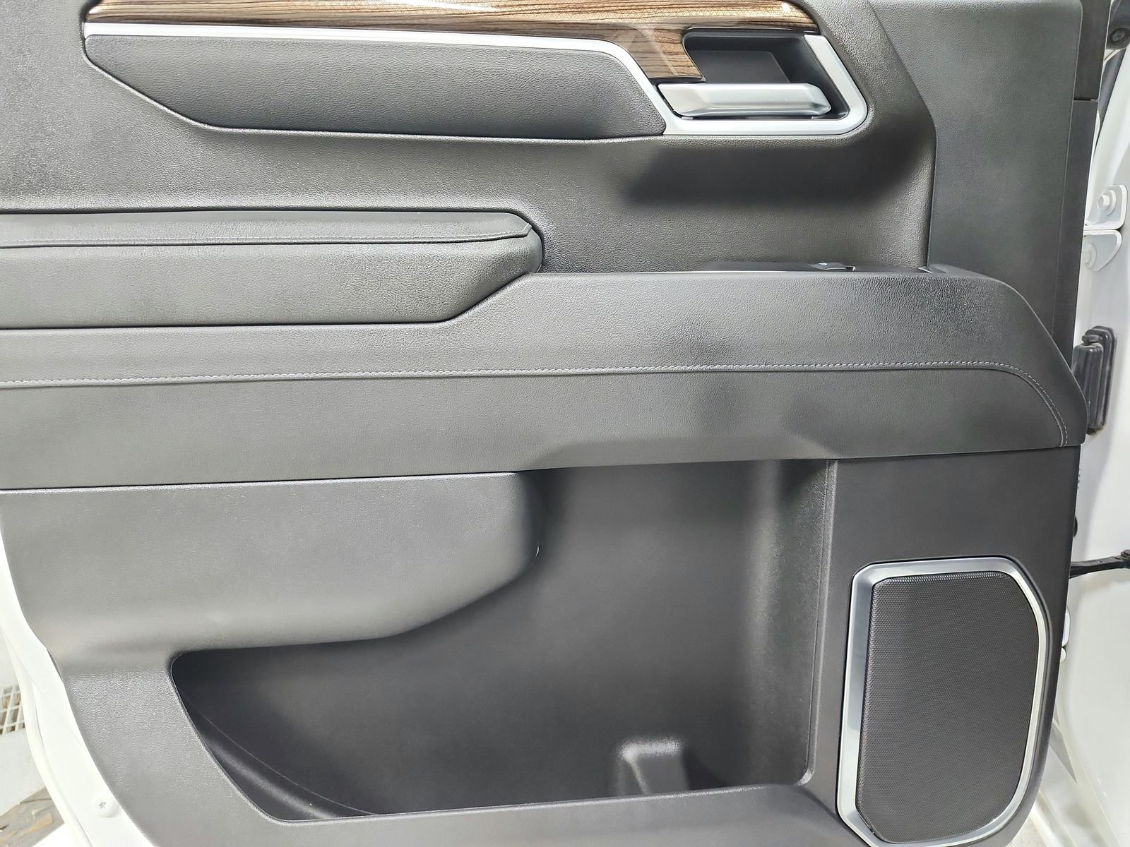 Used 2023 Summit White Chevrolet RST image 39
