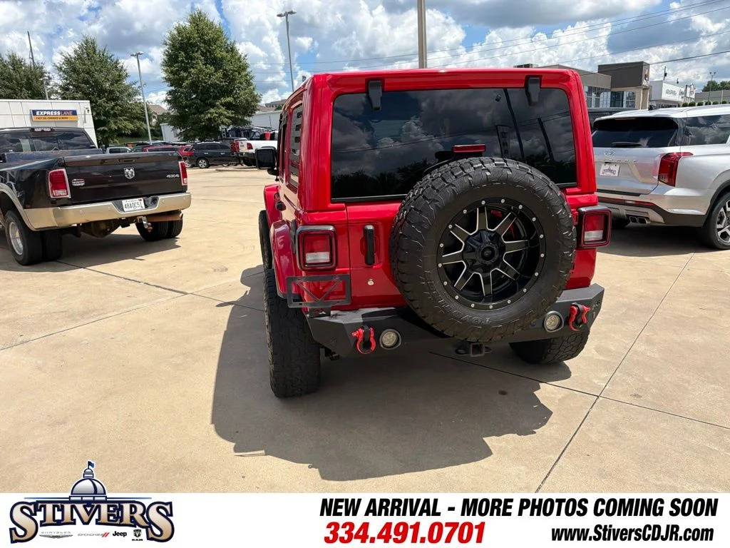 Used 2020 Red Jeep Unlimited Sahara Altitude image 9