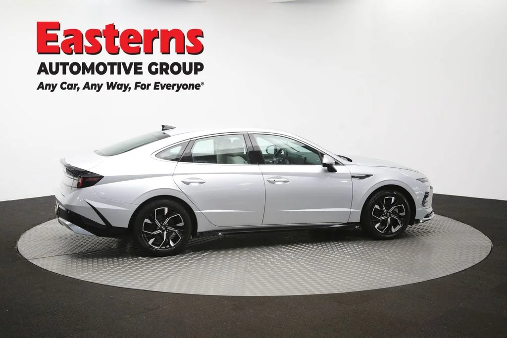Used 2025 Silver Hyundai SEL image 44