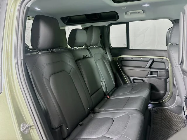 Used 2025 Green Land Rover S image 27