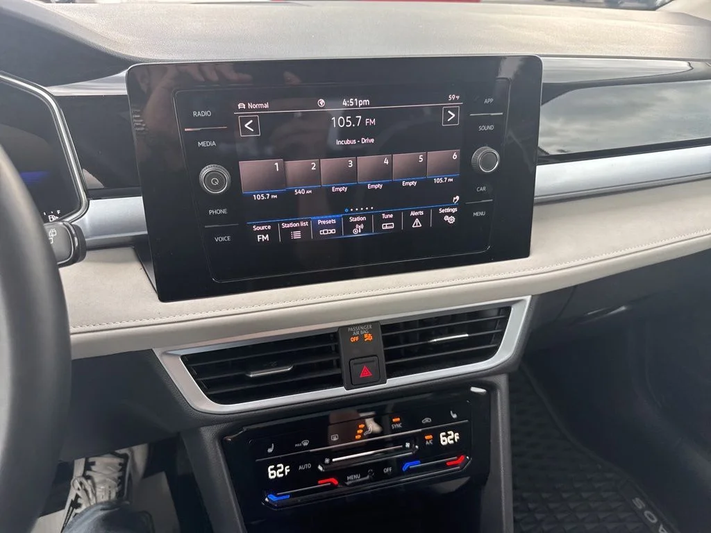 2025 Volkswagen Taos SE - Photo 42