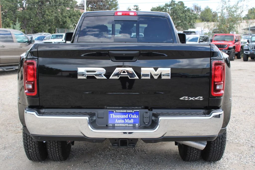 New 2026 Diamond Black Crystal Pearl-Coat Exterior Paint Ram Tradesman image 5