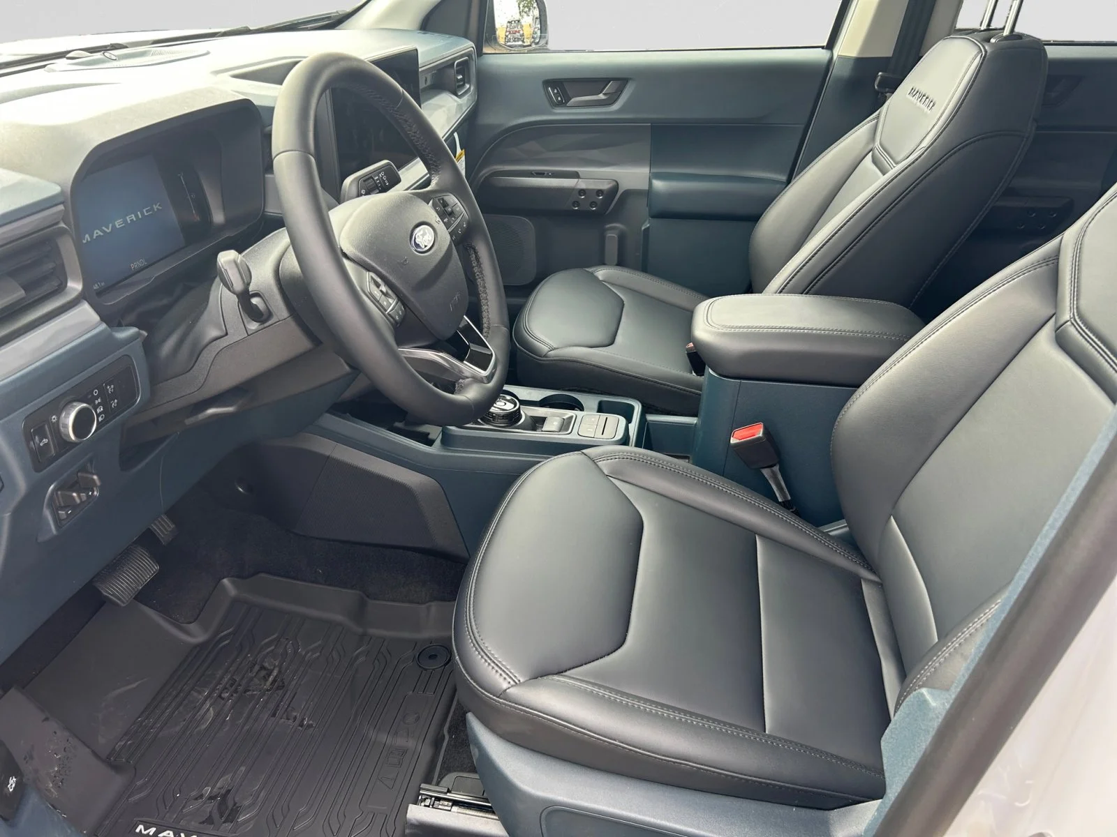 New 2025 Space White Metallic Ford Lariat image 13