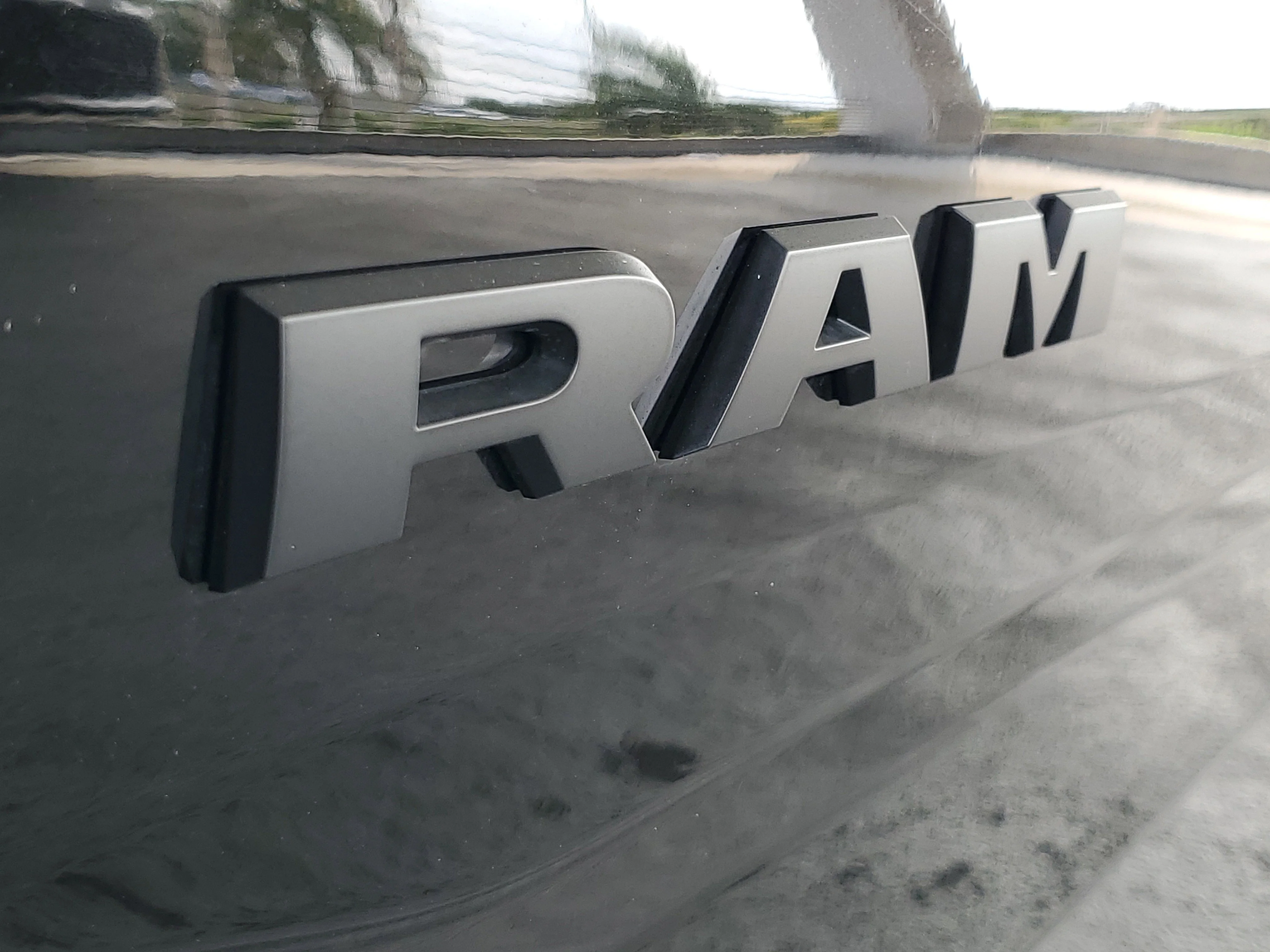 New 2026 Diamond Black Crystal Pearl-Coat Exterior Paint RAM Limited image 4