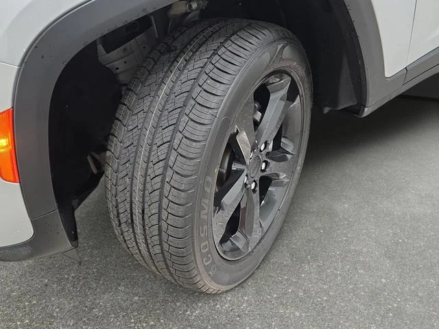 Used 2024 Silver Jeep Altitude X image 29