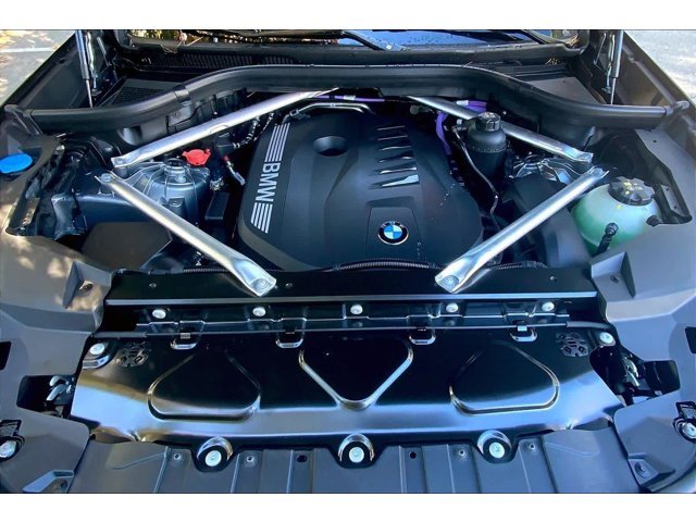 Used 2026 Skyscraper Grey Metallic BMW xDrive40i image 16