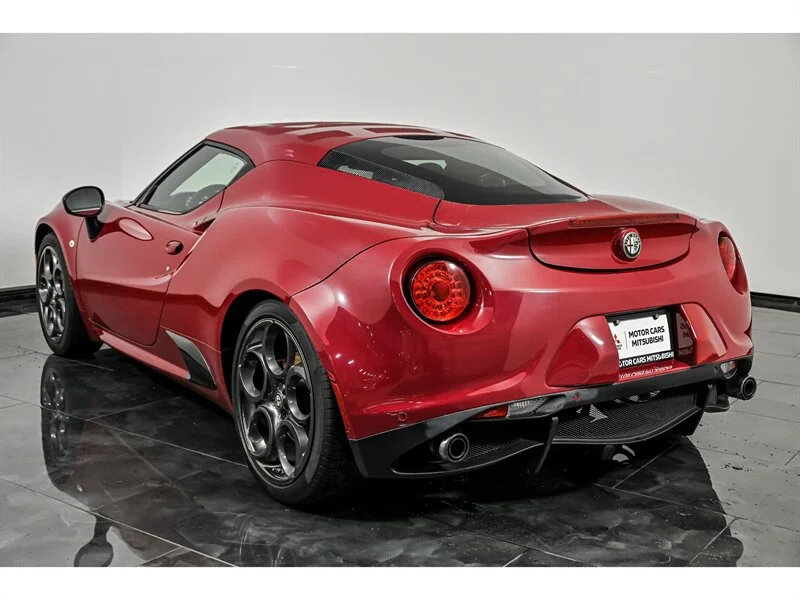 Used 2015 RED Alfa Romeo  image 7