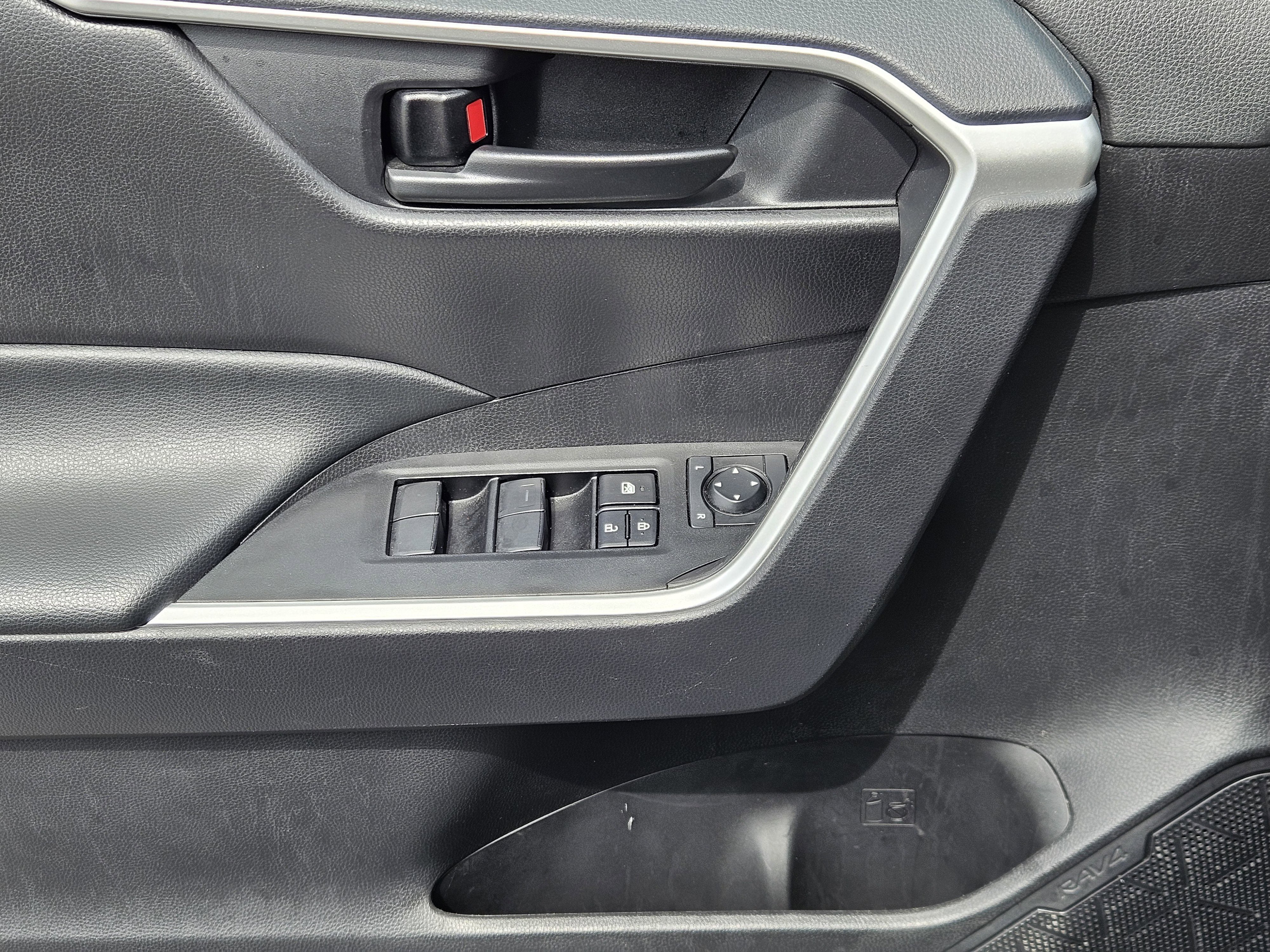 Used 2024  Toyota LE image 22