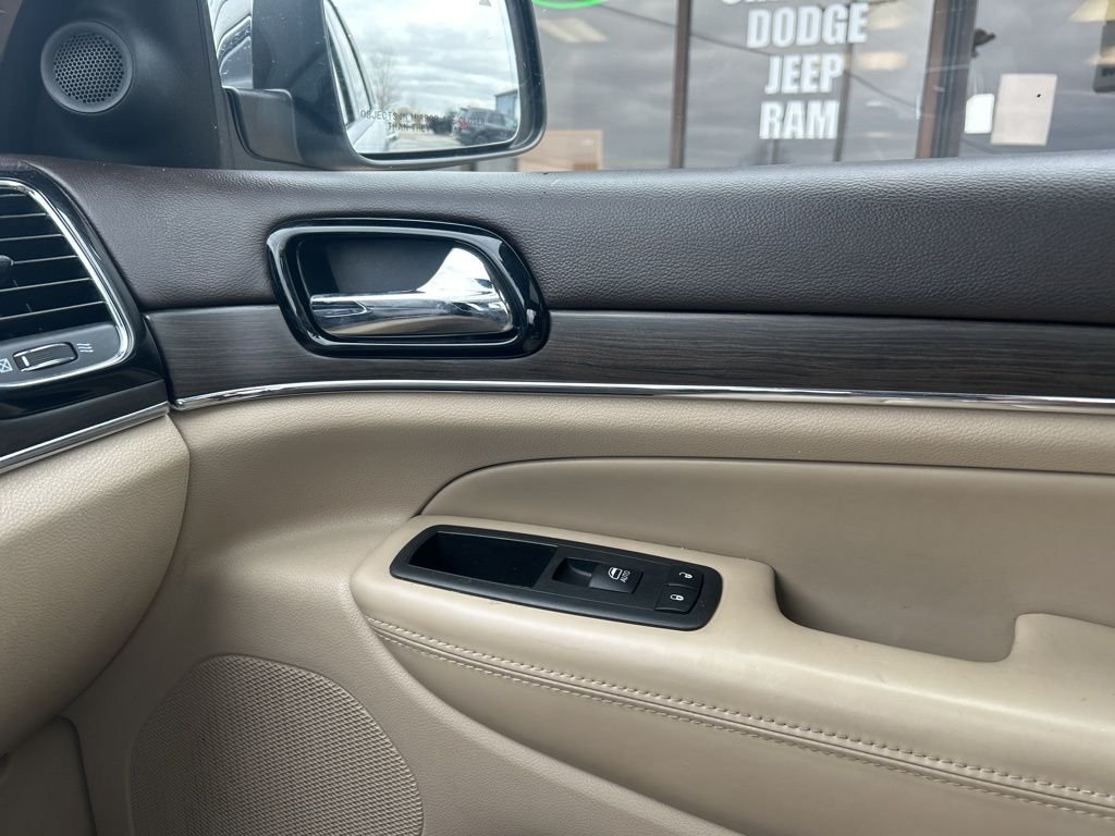 Used 2019 White Jeep Overland image 30