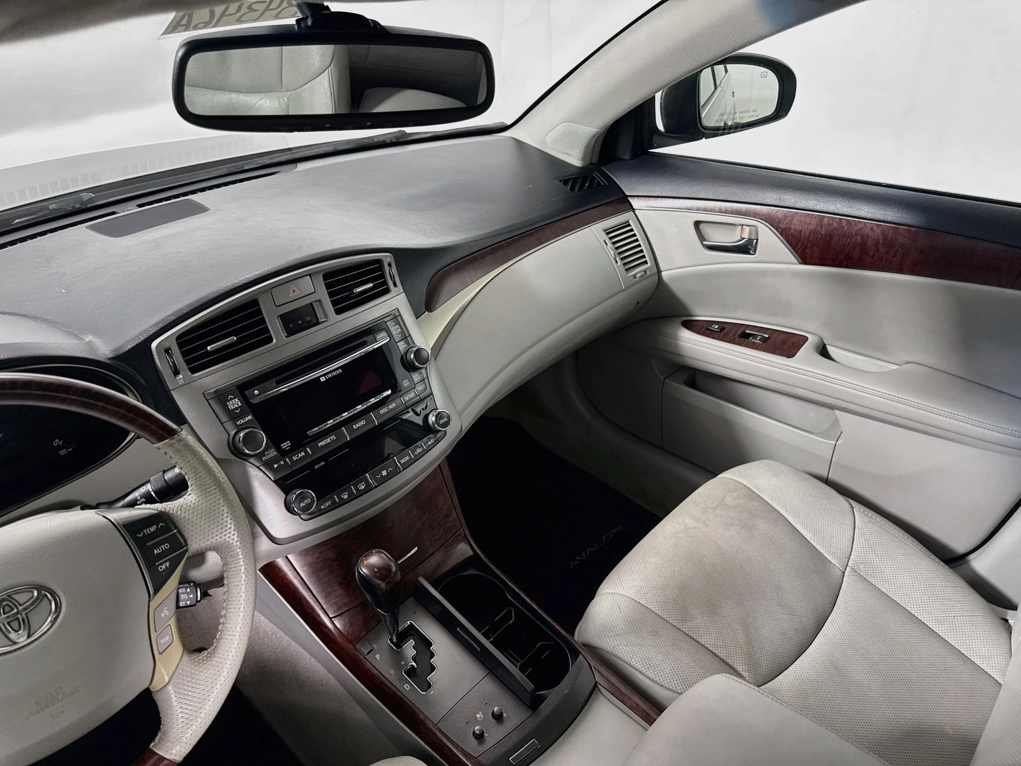Used 2011 Cypress Pearl Toyota Limited image 21