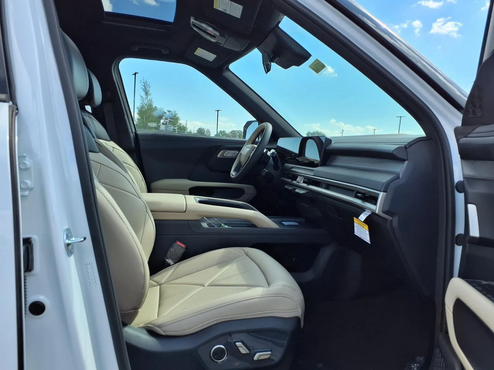 New 2027 Glacial White Pearl Kia EX image 15