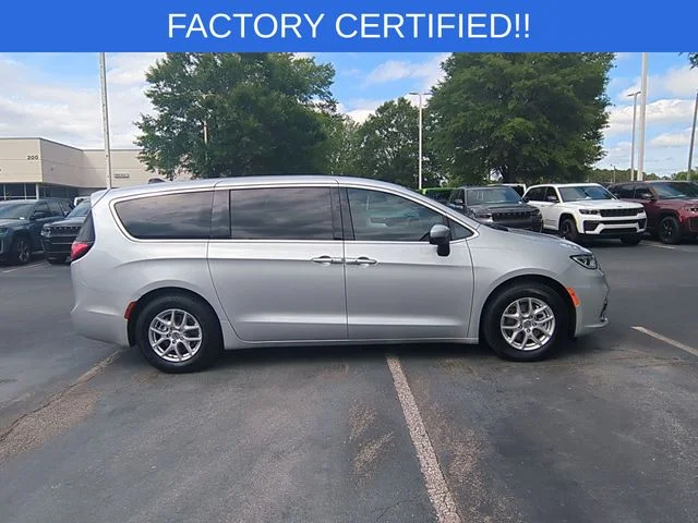 Used 2023 Silver Chrysler Touring L image 6