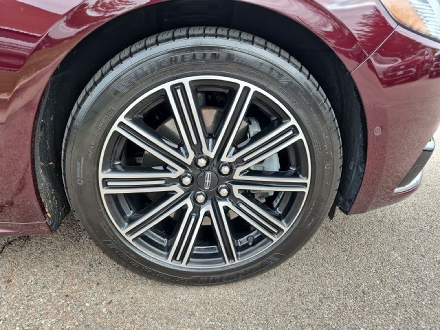 Used 2019 Red Lincoln Reserve image 9