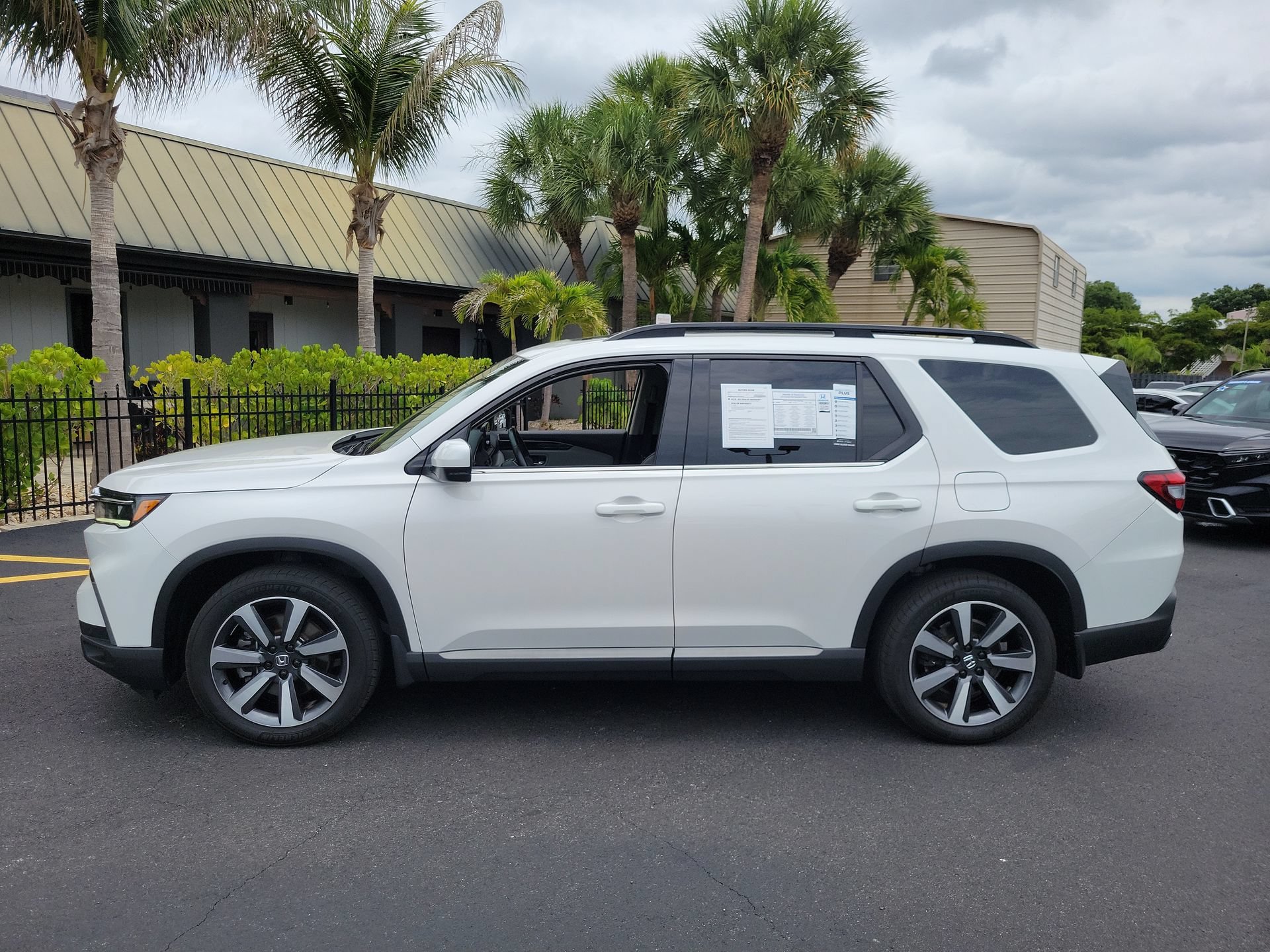 Certified Used 2025 Platinum White Pearl Honda 2WD Touring image 9