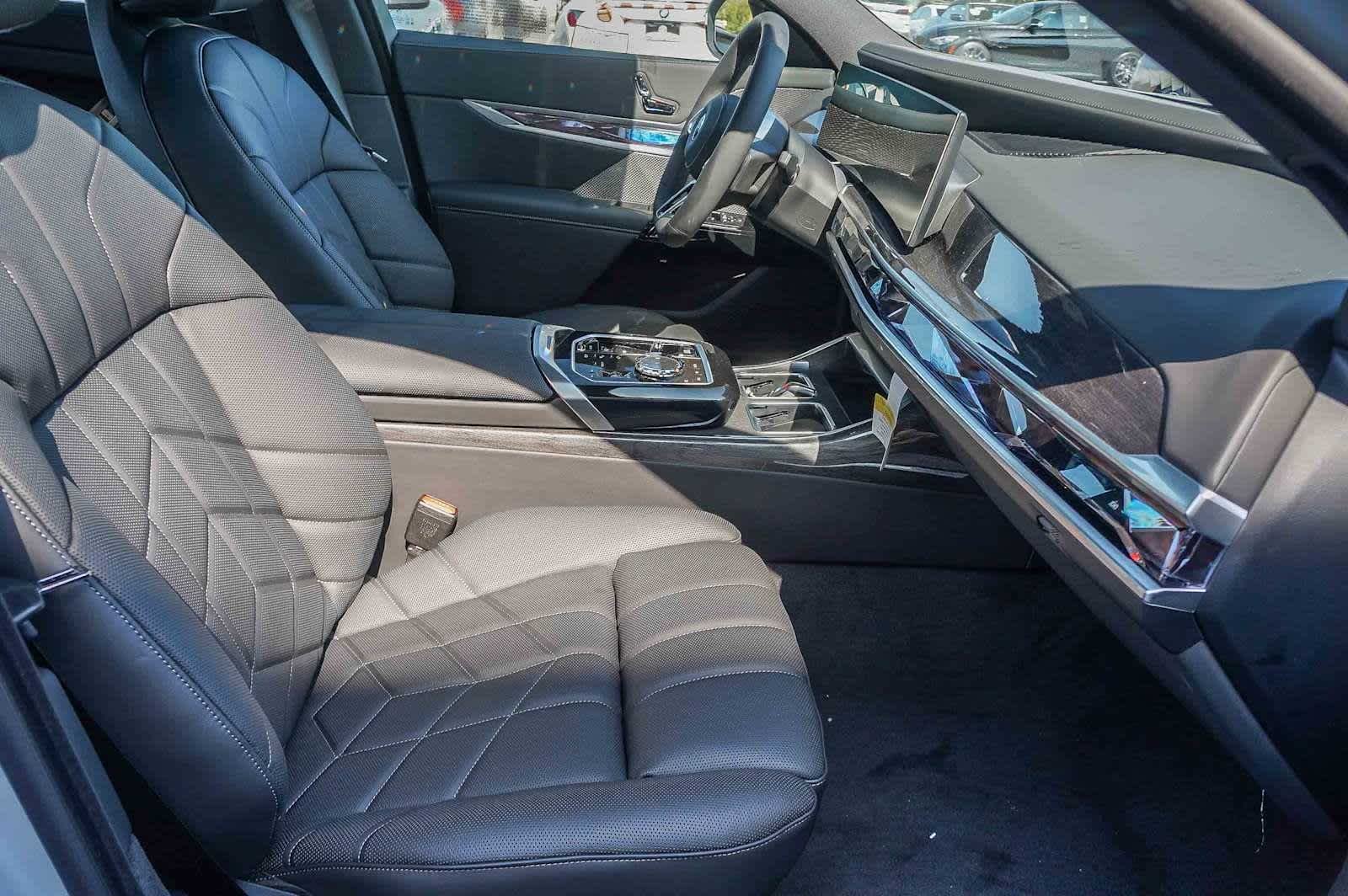 New 2026 Brooklyn Grey Metallic BMW xDrive60 image 18
