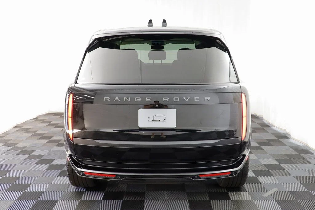 New 2025 Black Land Rover SE LWB 7 Passenger image 18