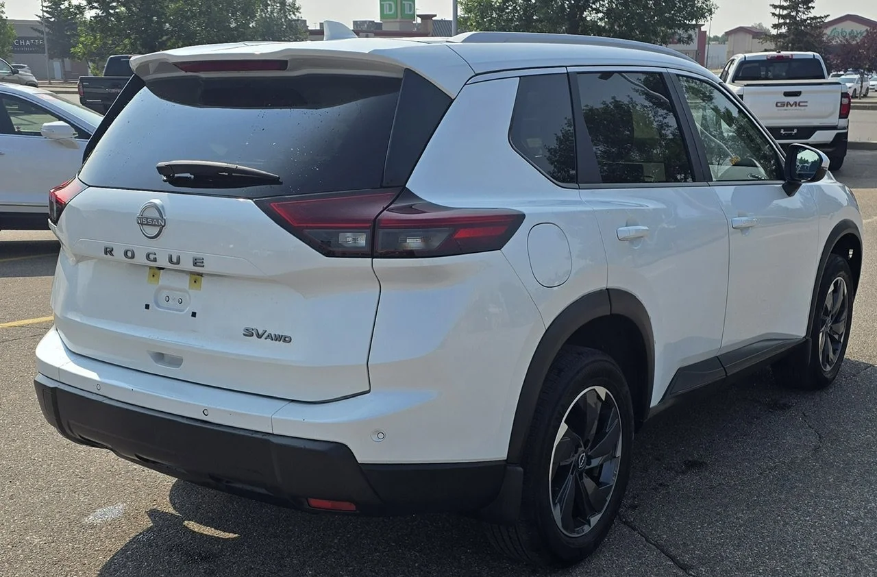 Used 2024 PEARL WHITE Nissan SV Moonroof AWD image 5