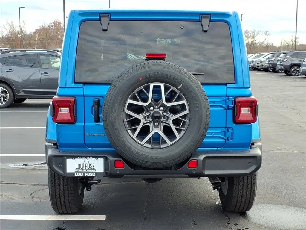 New 2026 Hydro Blue Pearl-Coat Exterior Paint Jeep Sahara image 19