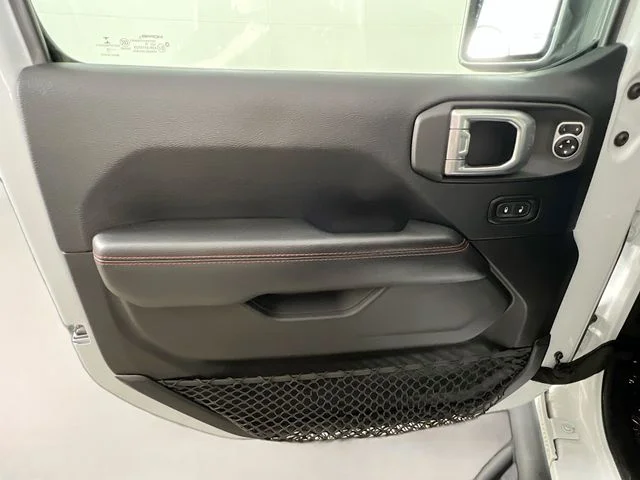 Used 2018 White Jeep Unlimited Rubicon image 31