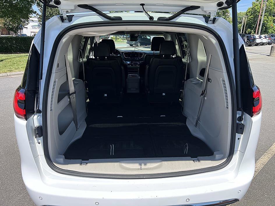 Used 2023 Bright White Clearcoat Chrysler Touring L image 15