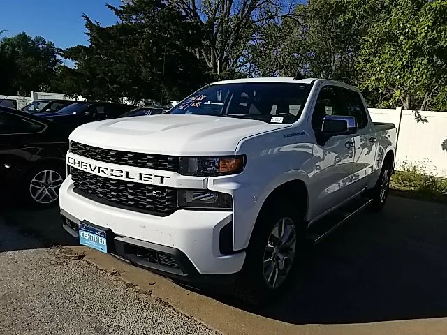 Used 2020 White Chevrolet Custom image 13