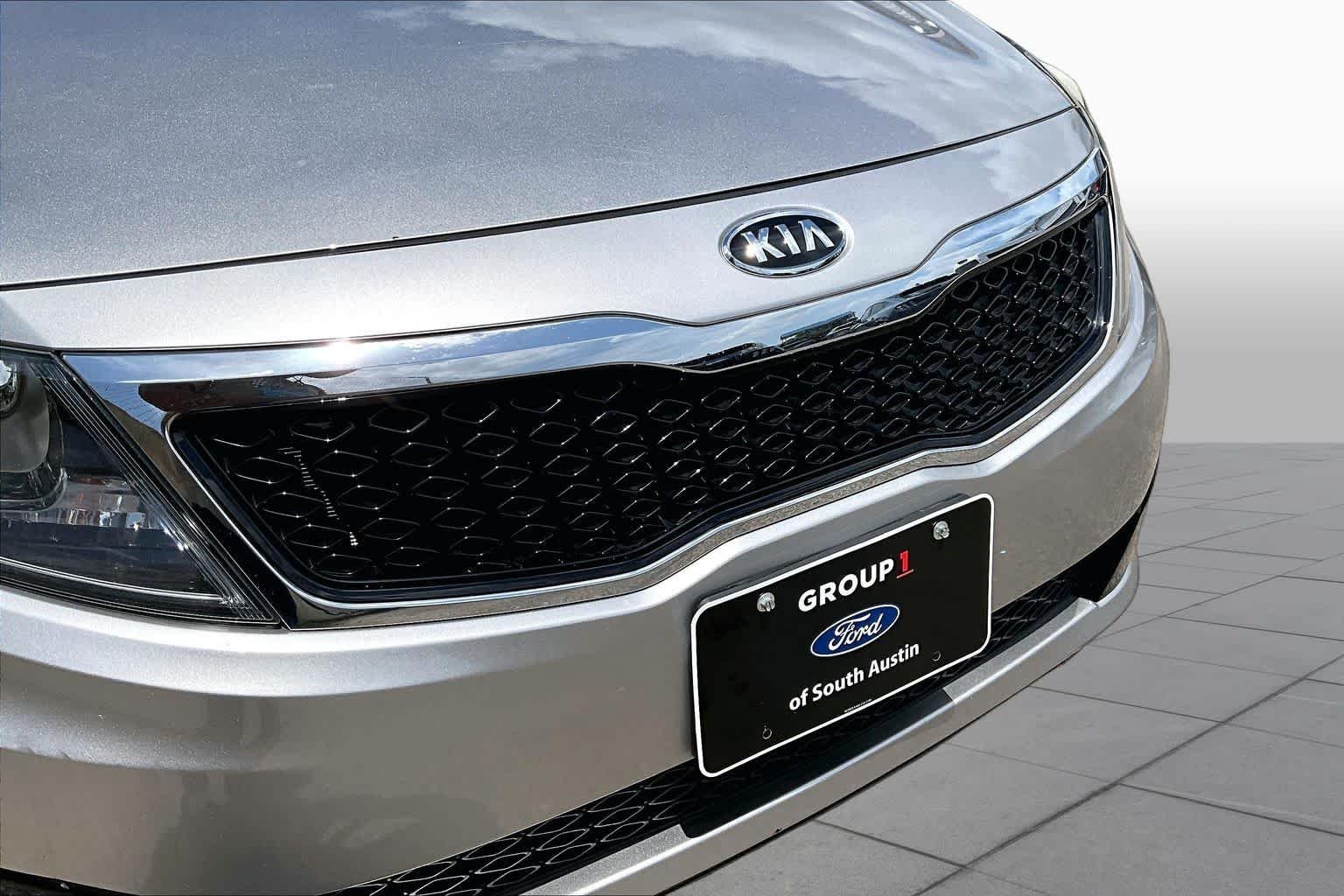 Used 2012 Satin Metal Kia LX image 30