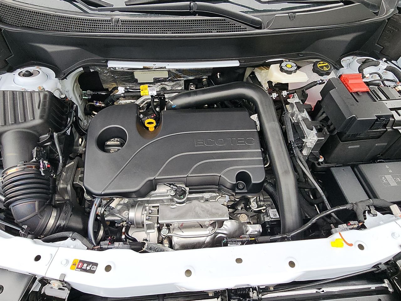 New 2027 Polar White Tricoat Chevrolet AWD ACTIV image 25