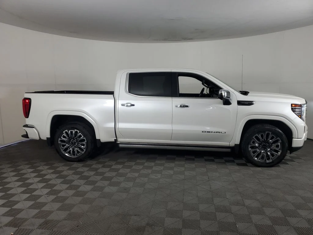 Used 2025 White GMC Denali Ultimate image 3
