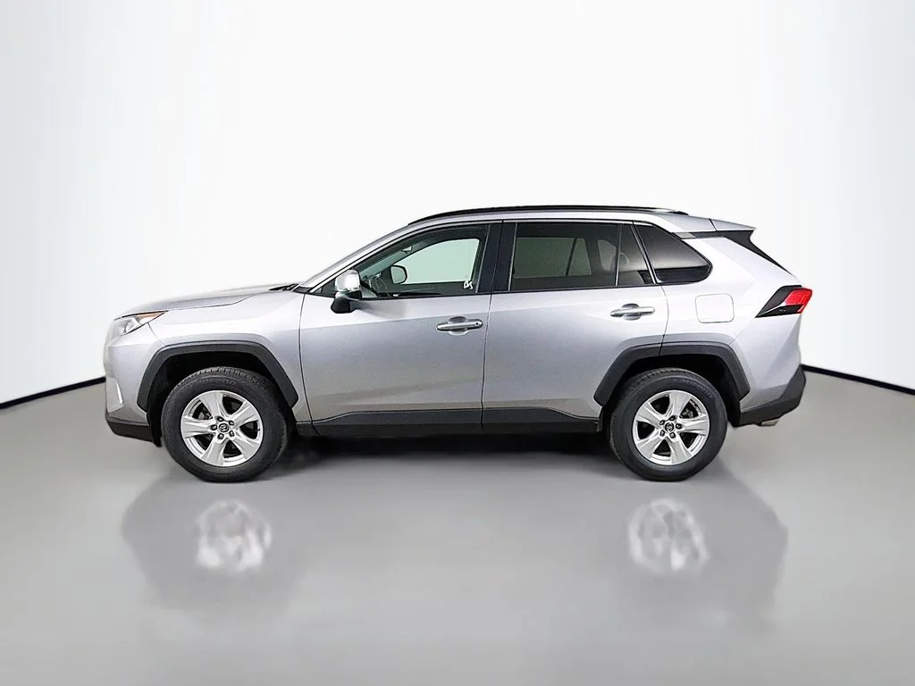 Used 2021 Silver Toyota XLE image 9