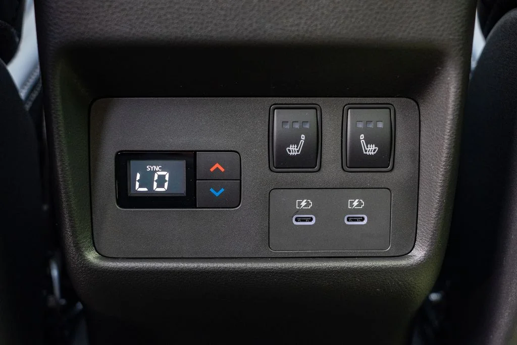 New 2026 Everest White Pearl TriCoat / Super Black Two-tone Nissan Platinum image 9