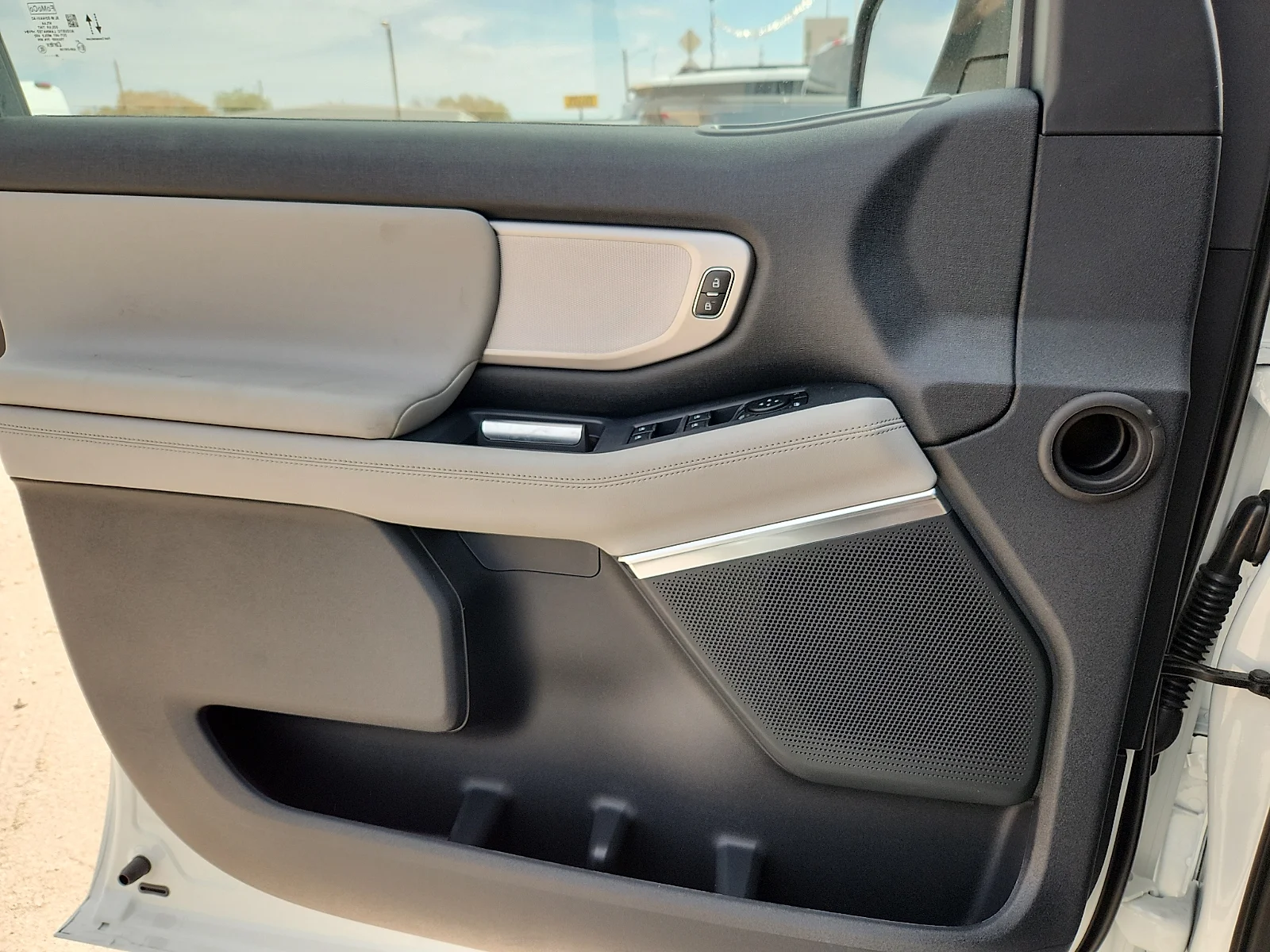 New 2027 Star White Metallic Tri-Coat Ford MAX Active image 18