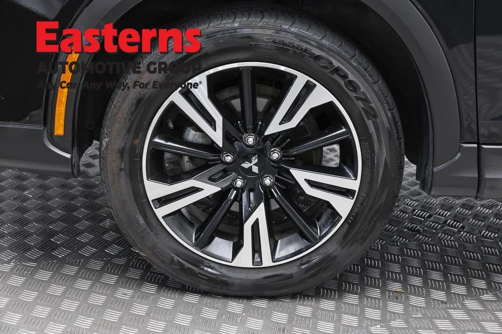 Used 2024 Black Mitsubishi SE image 33