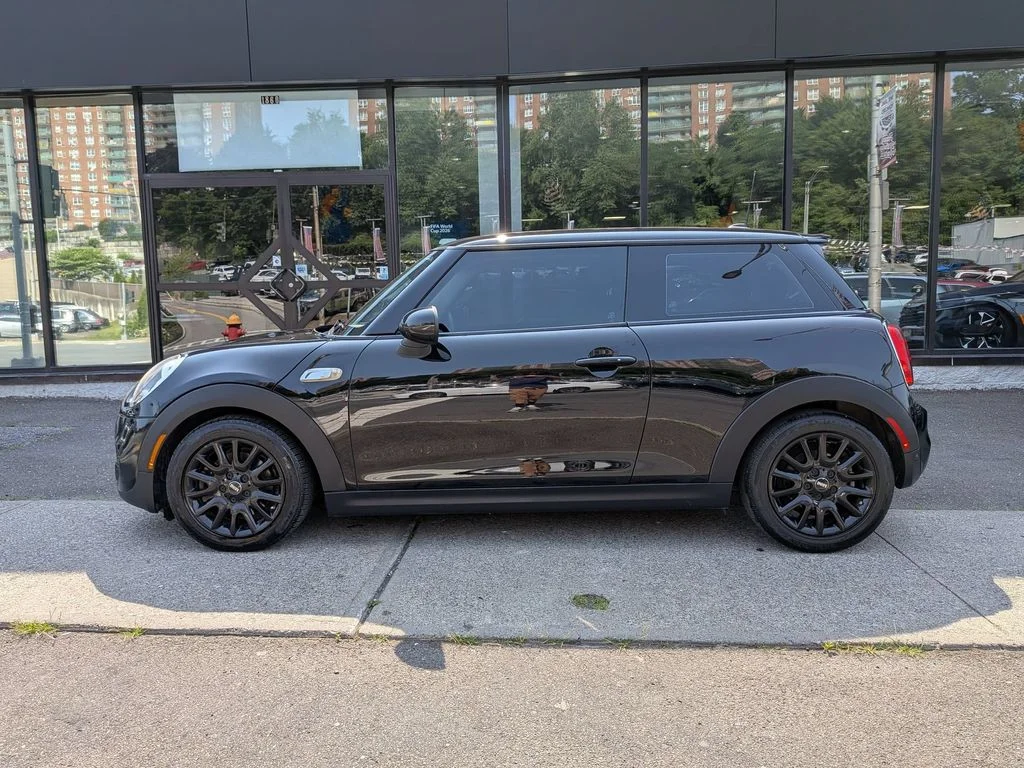 Used 2018 Black MINI Base image 10