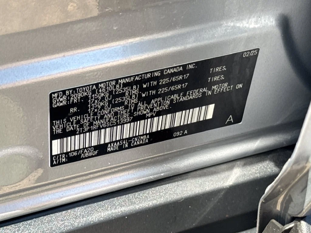 Used 2025 Silver Toyota XLE image 47