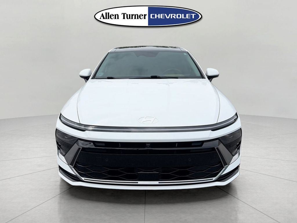 Used 2025 White Hyundai Limited image 2