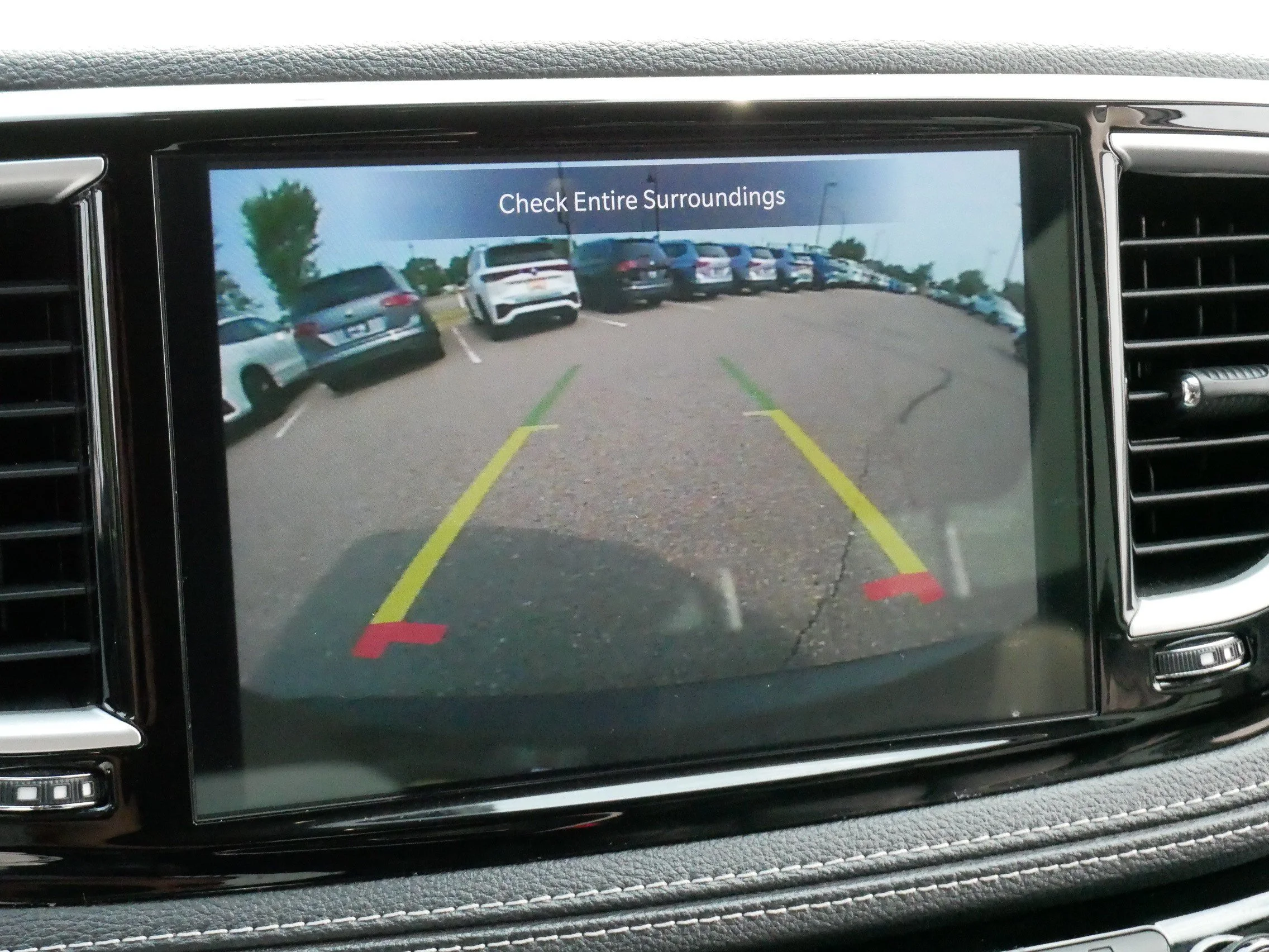 Used 2023 Brilliant Black Crystal Pearlcoat Chrysler Hybrid Touring L image 29