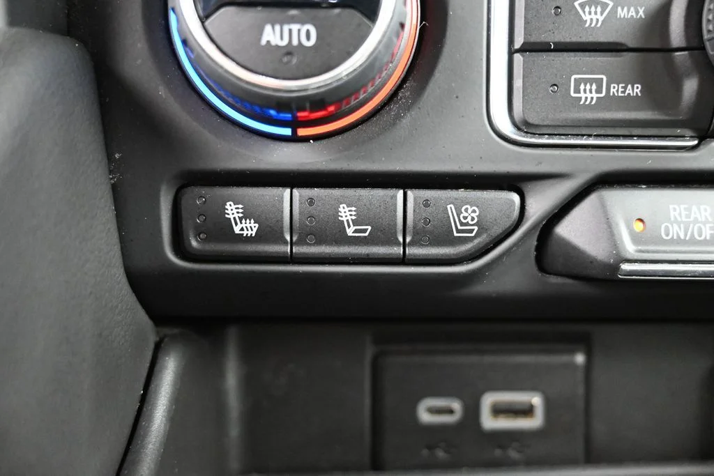 Used 2023 White Chevrolet Premier image 10