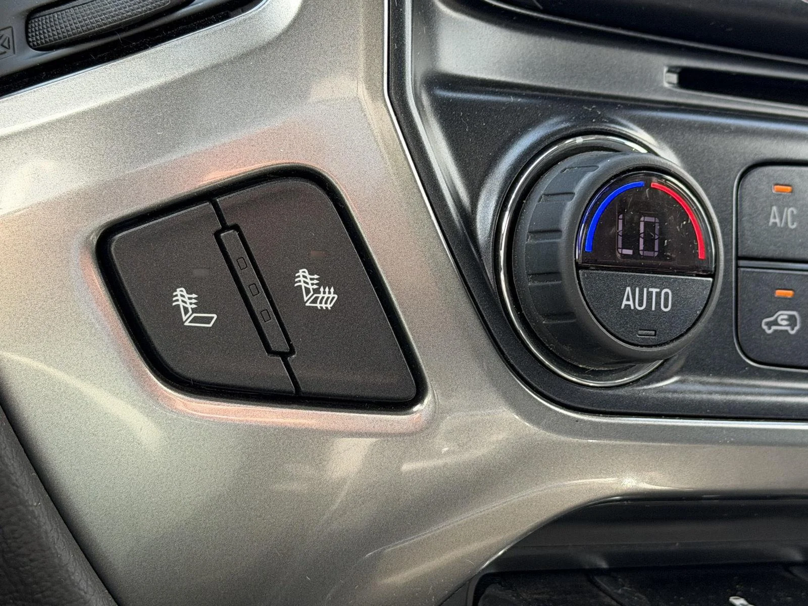 Used 2018 Black Chevrolet LT image 8